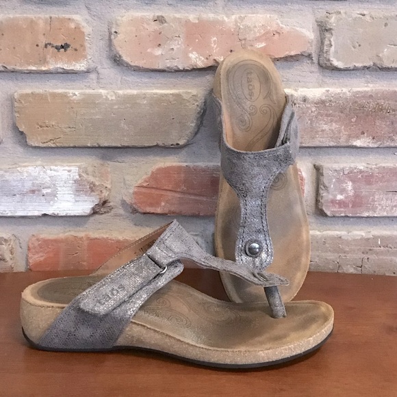 Taos Footwear Shoes - TAOS Silver LUCY Thong Leather Wedge Flip Flop